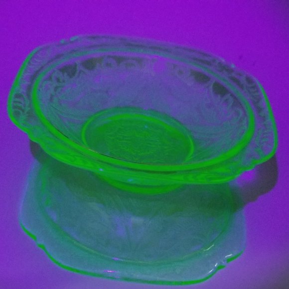 Glowing Fruit/Dessert Bowl Madrid Green Depression Glass by Federal Glass 1932 - Picture 3 of 12